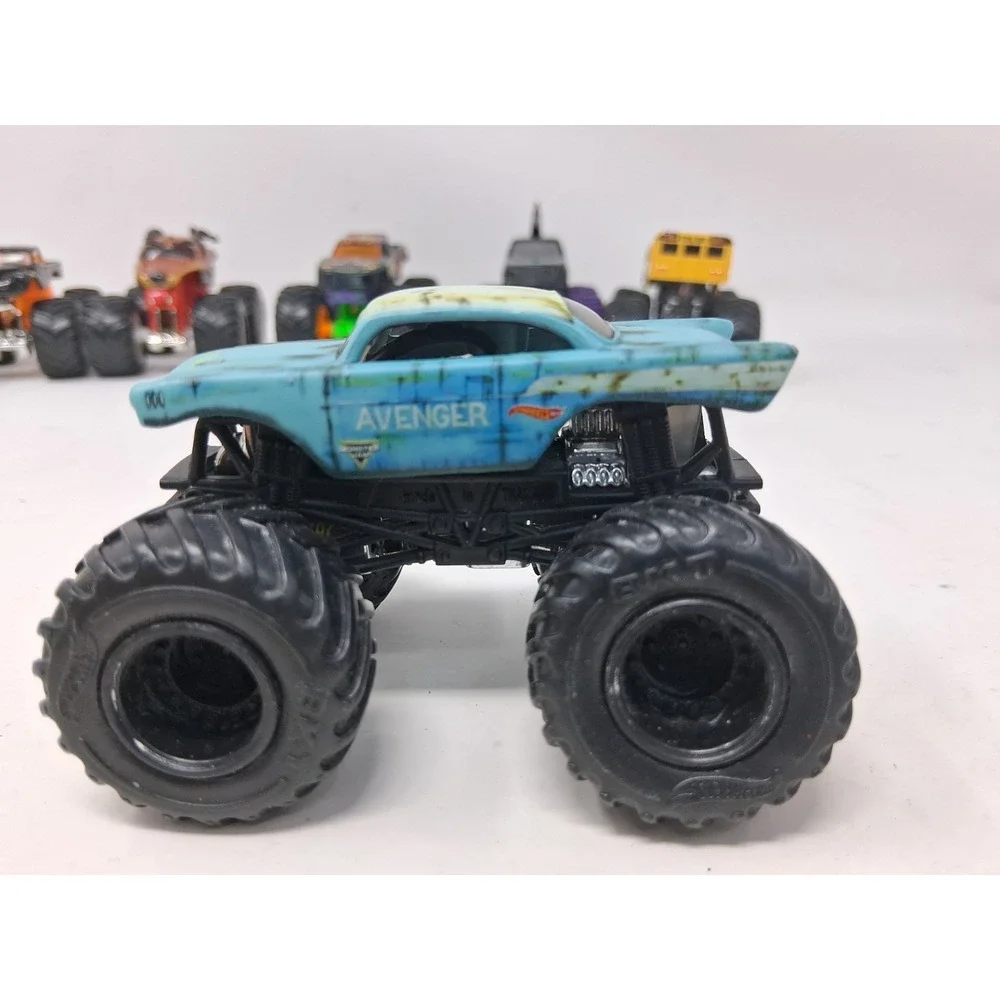 1:64 monster jam monster truck Lot of 8